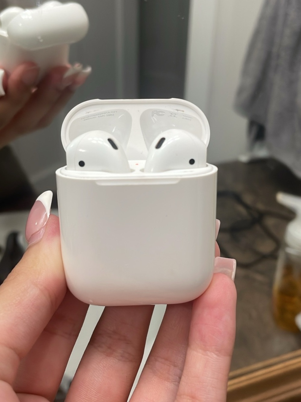 Apple White Wireless Earbuds with Charging Case
